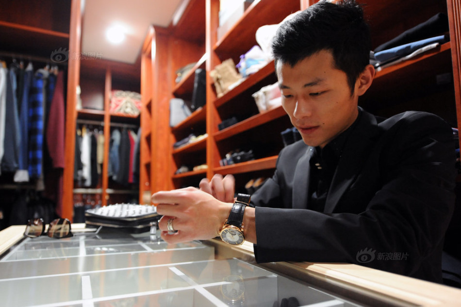 90后富二代自主创业成"霸道总裁"