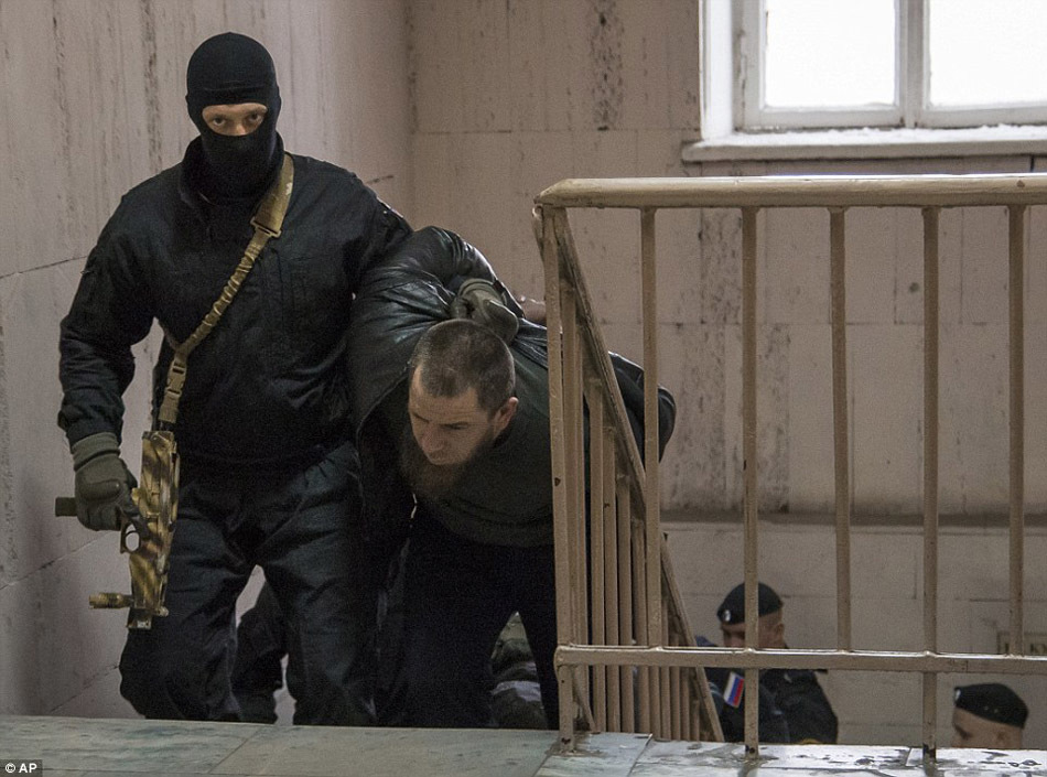 杀俄反对派领袖嫌犯押至法院画面曝光