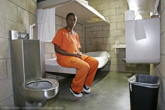 镜头记录美监狱怀孕女囚母子分离之痛