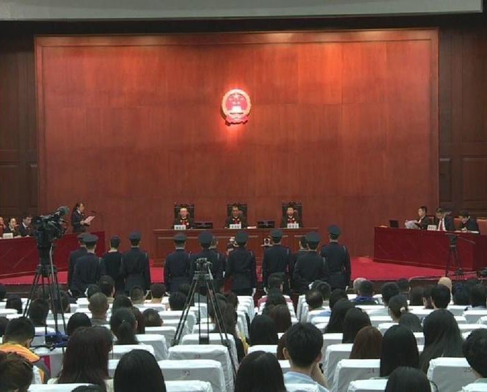 哈尔滨杀警越狱案开审