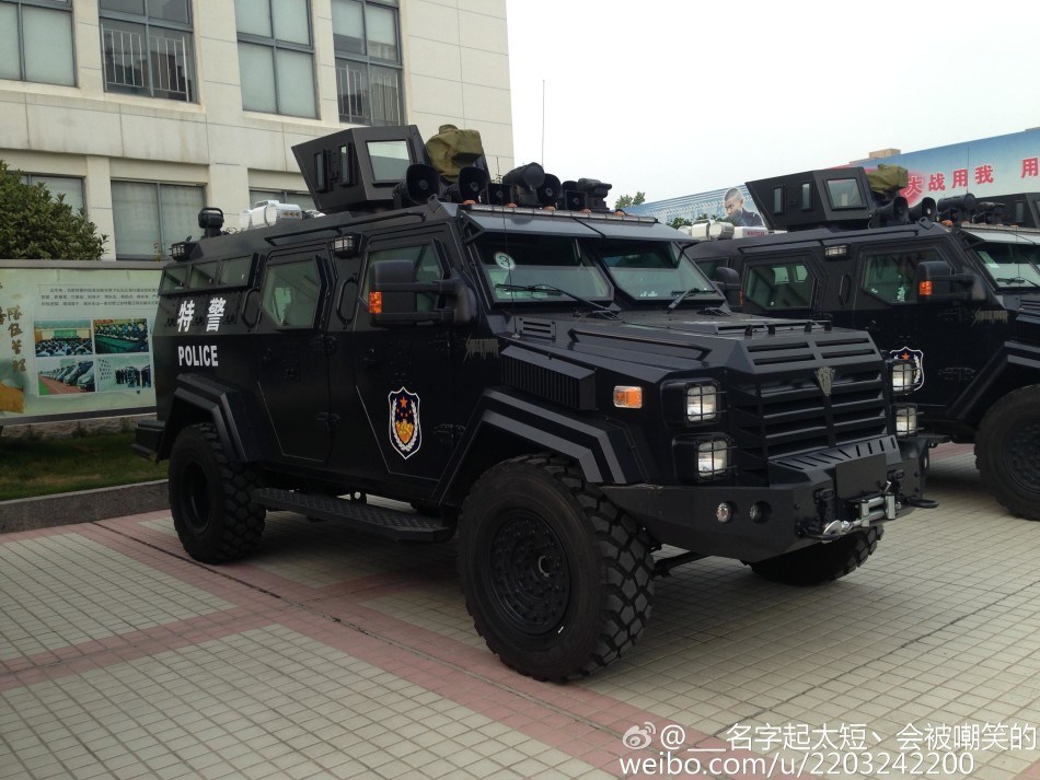 新型剑齿虎警用装甲车外形威猛 价值160万