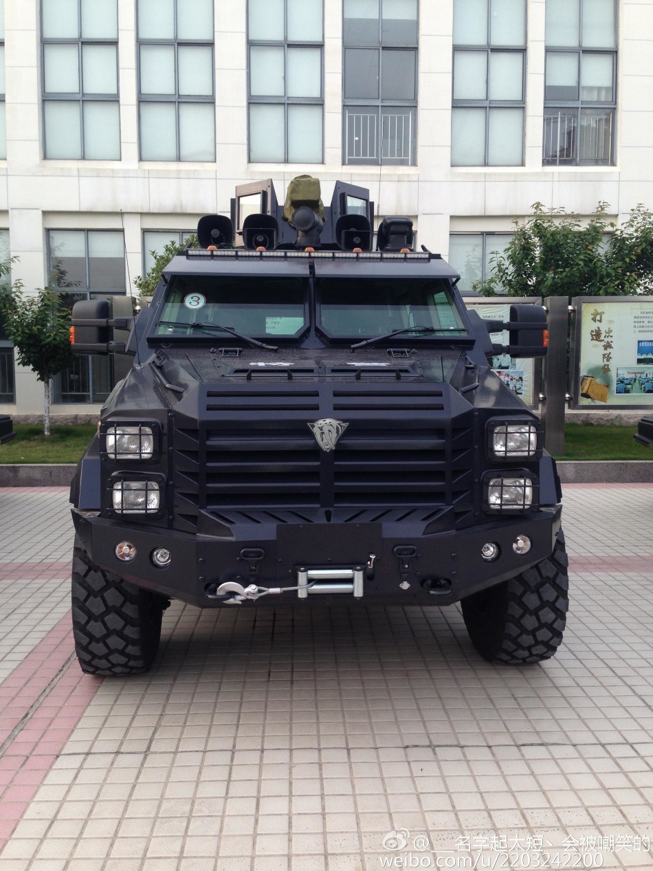 新型剑齿虎警用装甲车外形威猛 价值160万