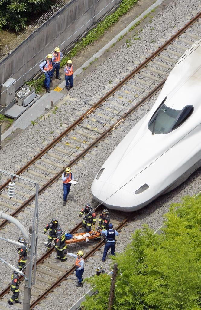 日本新干线一男子自焚 (9/9)