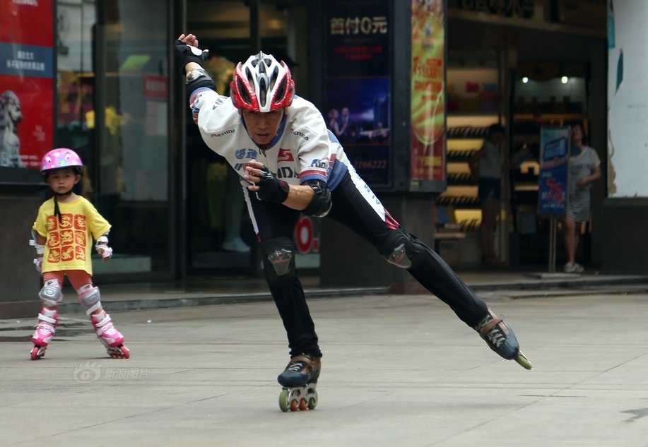 七旬轮滑达人的速滑生活