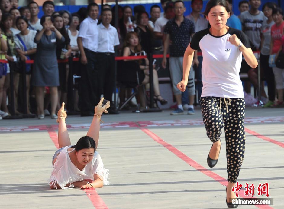 山西美女猛男高跟鞋赛跑_新浪图片_手机新浪网