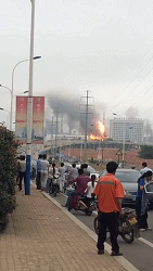 山东日照石大科技突发大火 现场有爆炸