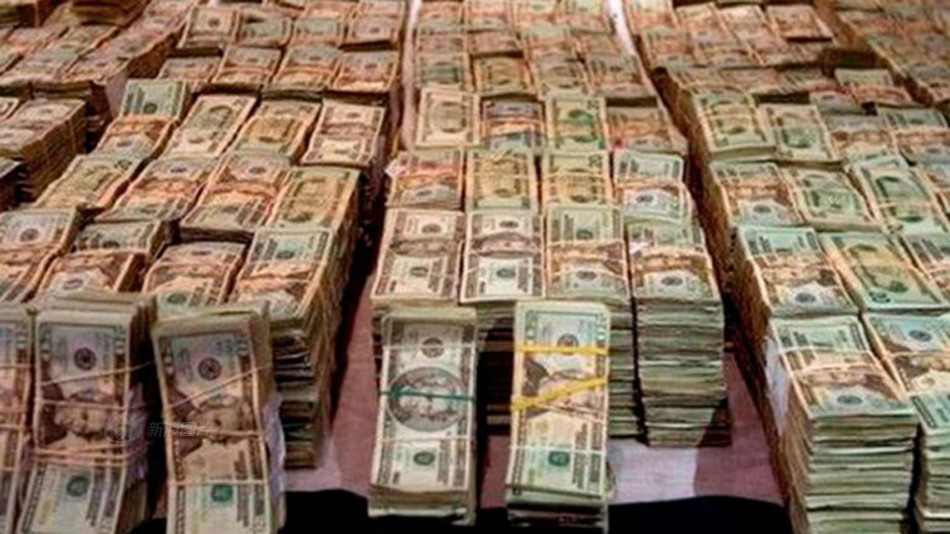 墨西哥毒枭古斯曼家中满屋的钞票.