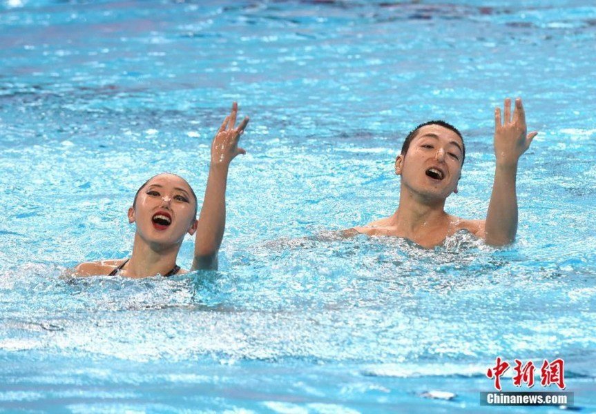 花样游泳男女同台献艺