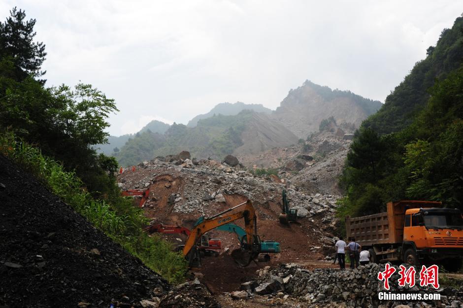 陕西山体滑坡发现1处生命迹象