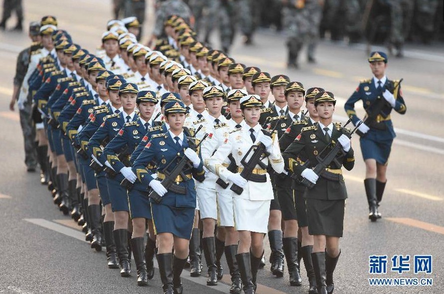 抗战纪念阅兵式上女兵引全场瞩目