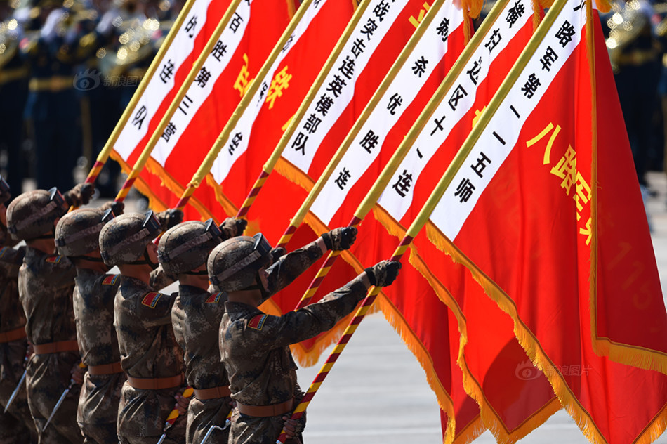 自动播放 下载原图 【英雄部队的旗帜】10个前身为八路军,新四军,东北