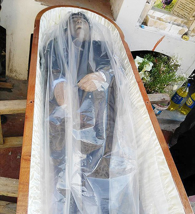 一位名叫阿兰达(edgar aranda)的医生宣称自己有让死尸不腐烂的新技术