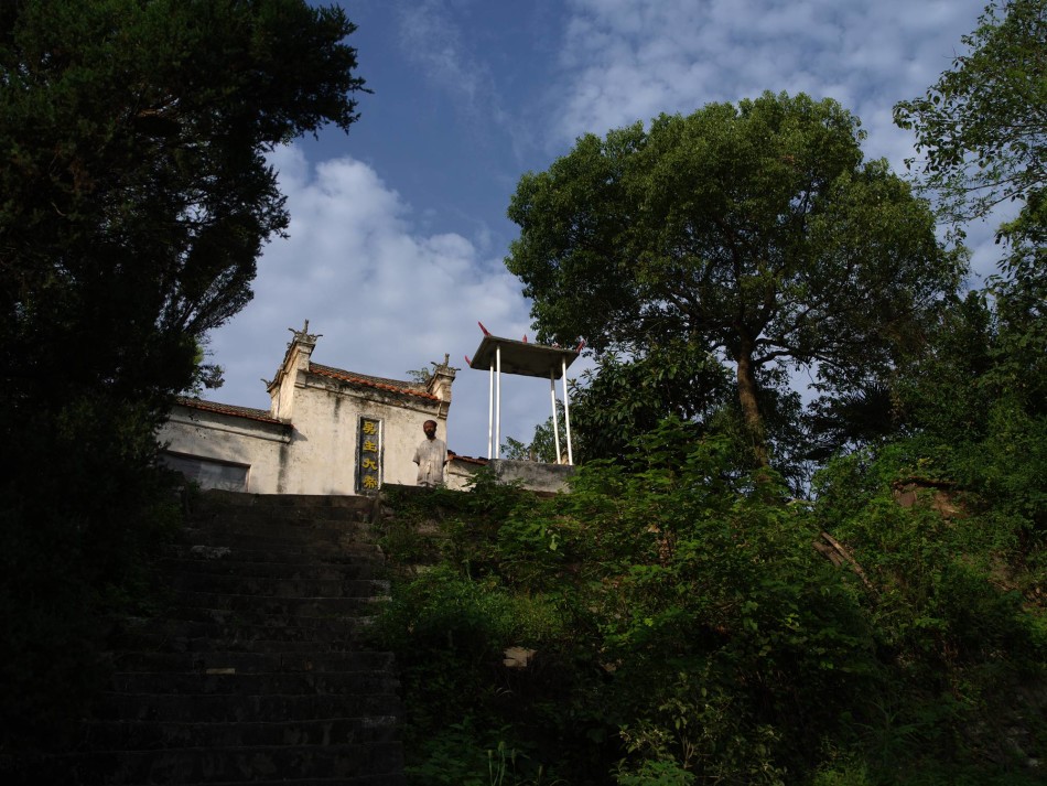 穿越界石村 一个有故事的村庄