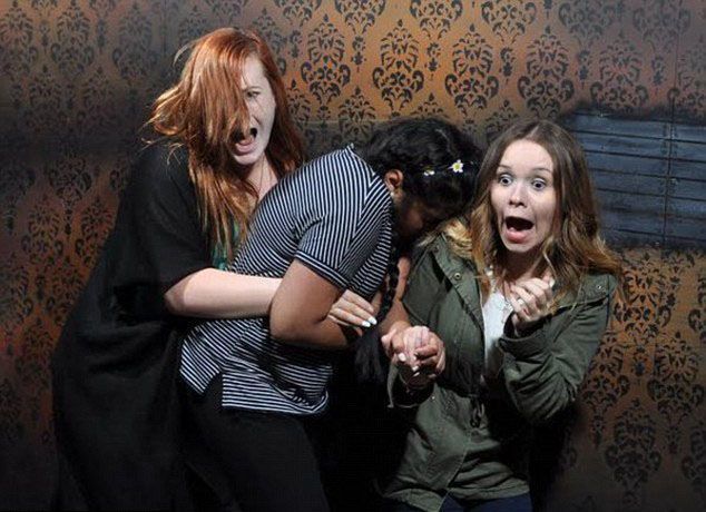 "噩梦工厂"恐怖屋 专捕捉游客惊恐表情