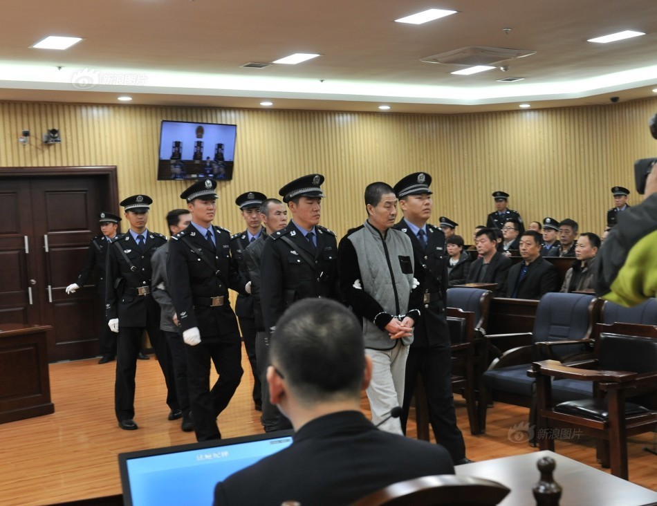 哈尔滨市中级人民法院对高玉伦,王大民,李海伟暴动越狱,故意杀人,故意