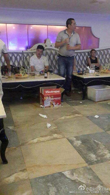 网曝福建法官ktv叫小姐 搂抱亲吻陪酒女