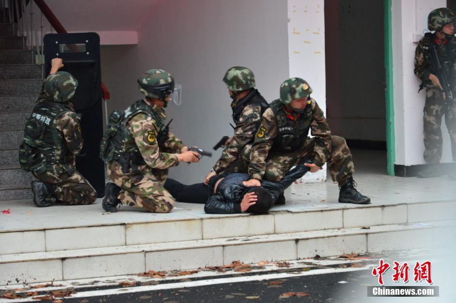 "上饶市枪击案"主犯拒捕 武警当场将其击毙