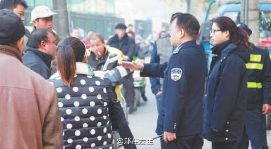 女记者体验城管被骂疯狗