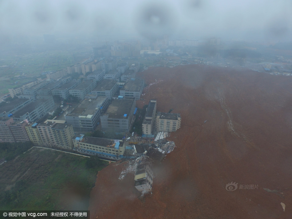 航拍深圳山体滑坡现场