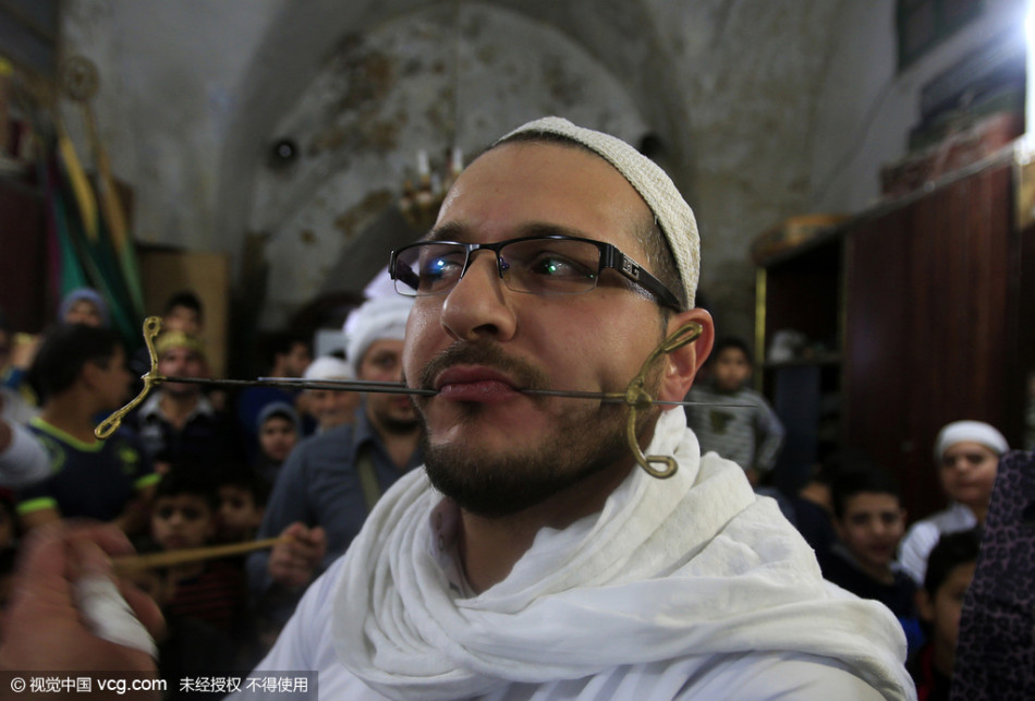 纪念先知穆罕默德诞生 上演惊悚肉体穿刺