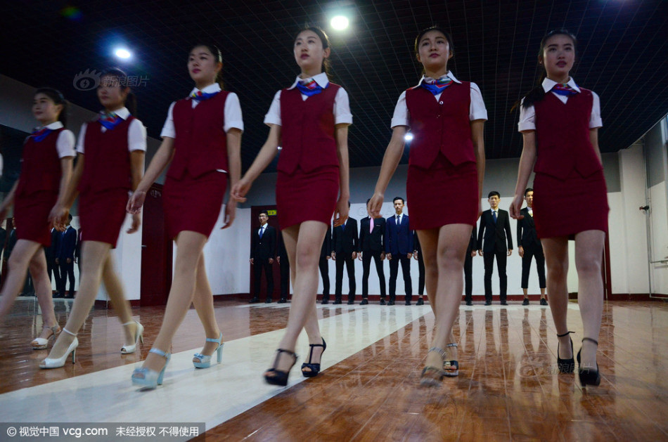 95后准空姐每天穿高跟鞋走十公里