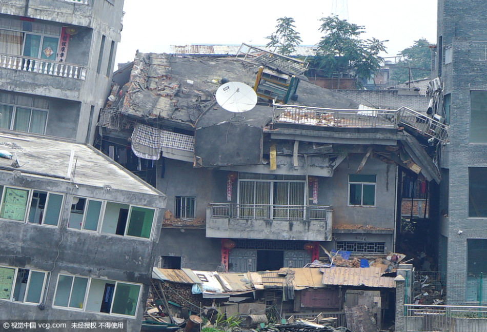 福州一村庄现"楼歪歪" 数栋房子倾斜坍塌