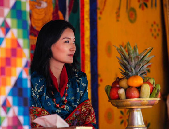 不丹平民王妃孕照曝光 7岁与国王私定终身