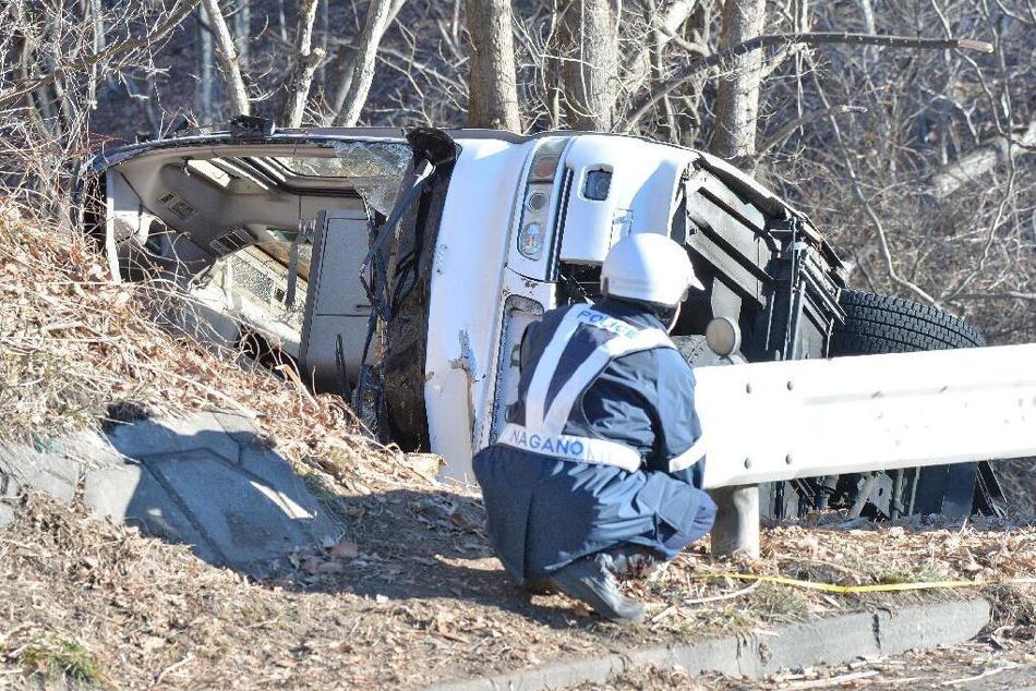 日本一辆旅游大巴翻车已致14人亡27人伤