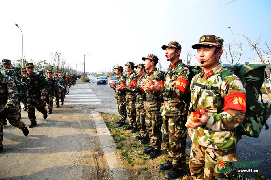 江苏武警拉练徒步200多公里