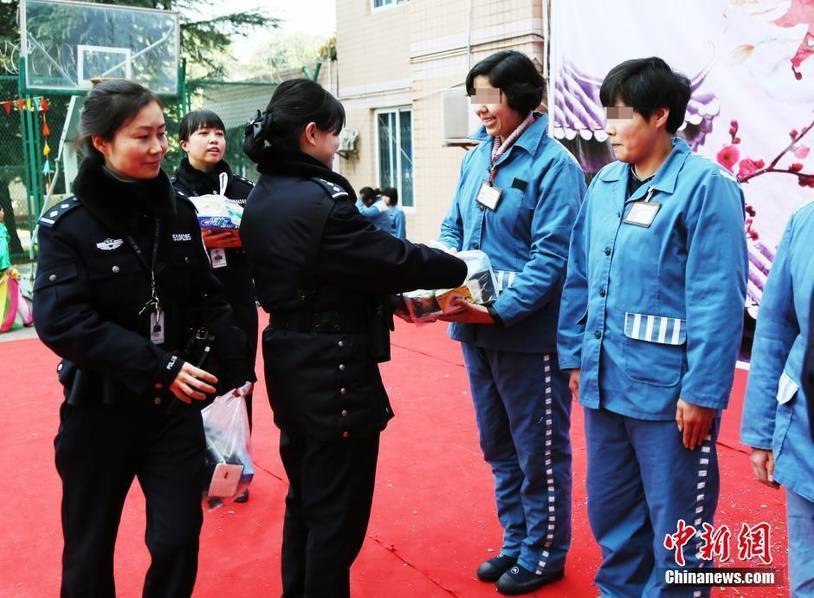 成都女子监狱新春联欢会现场
