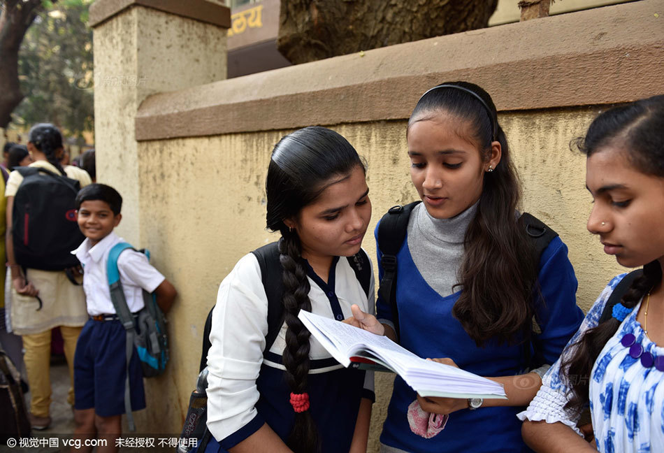 印度"高考"开始 考生"备战"至最后一刻