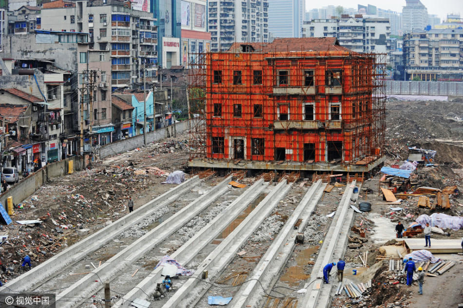 武汉汉口百年建筑平移滑行90余米_高清图集_新浪网