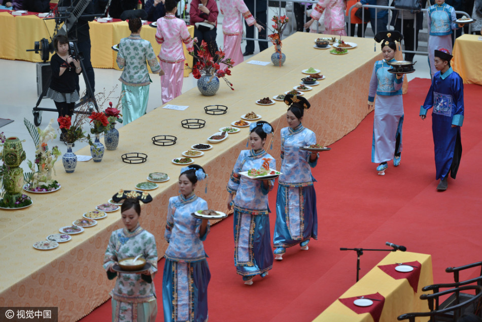 沈阳满汉全席玩"穿越"