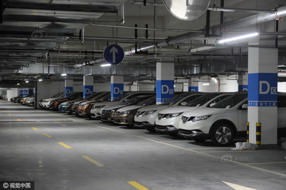 成都:小区地下停车场成汽车4s店新车仓库