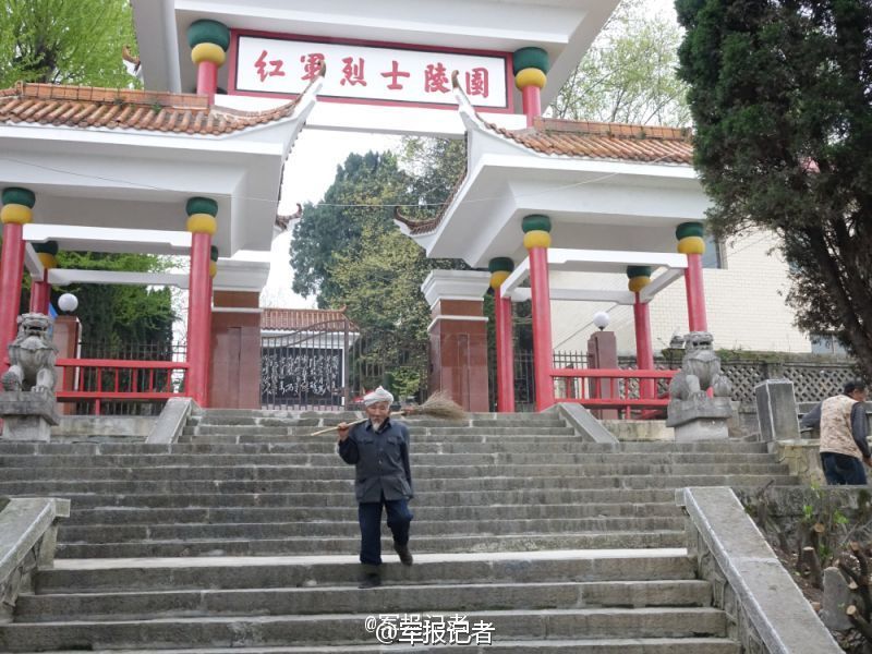 91岁老兵刘福昌1955年复员退伍,1971年自愿请命到鲁班烈士陵园守陵