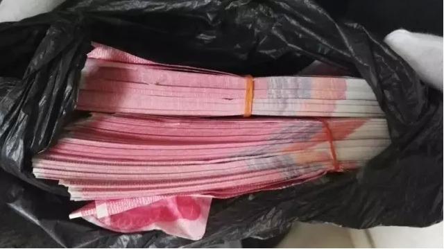 财迷女遇冒牌老板 陪一夜得两万冥币