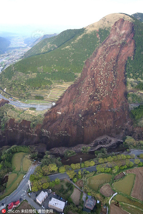 航拍日本熊本县强震现场:山崩地裂
