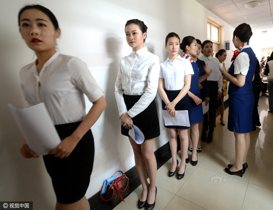 山东济南,女孩们应聘空姐现场.