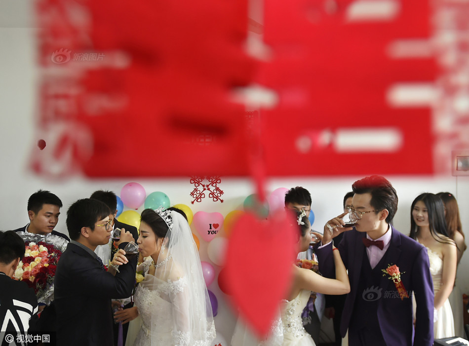 大学生与老师"组队"办校园婚礼