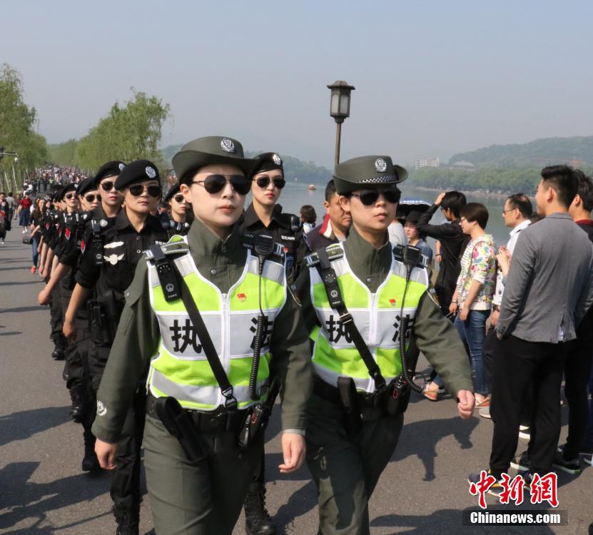 杭州西湖g20女子巡逻队首次亮相