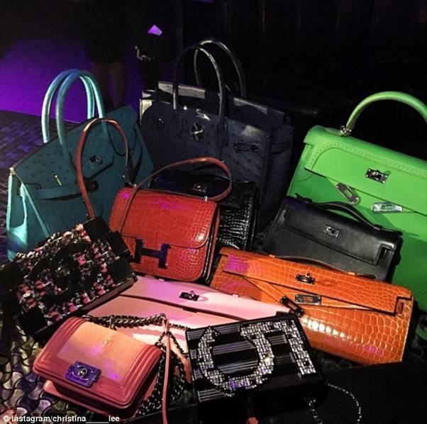 中国女富二代网上晒照炫富