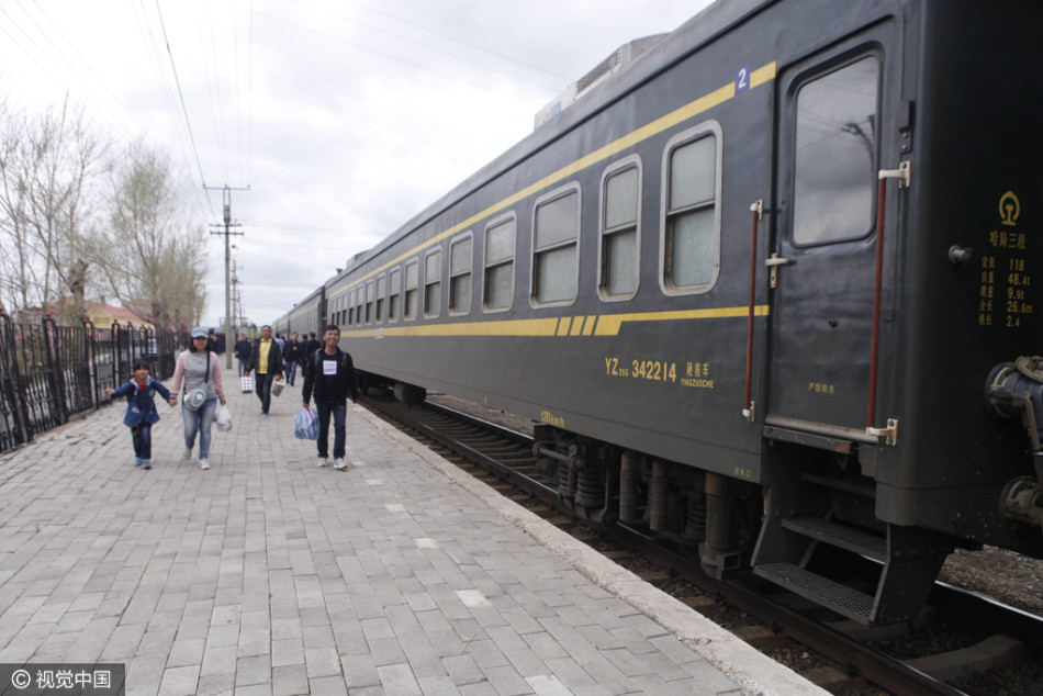 5月22日,黑龙江漠河,由漠河开往哈尔滨,终点绥化站的k7040车次绿皮