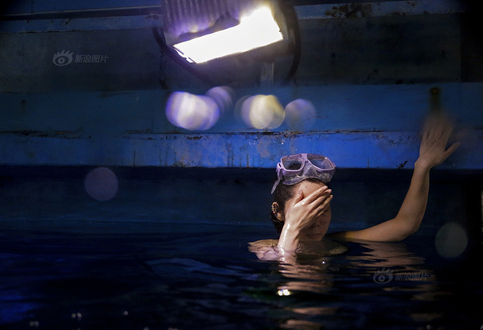 憋气是"美人鱼"的基本功,我经常会反复练习,最长可以憋几十秒钟.