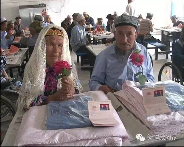 У Китаї руки 114-річної нареченої чоловік добивався рік  - фото 1