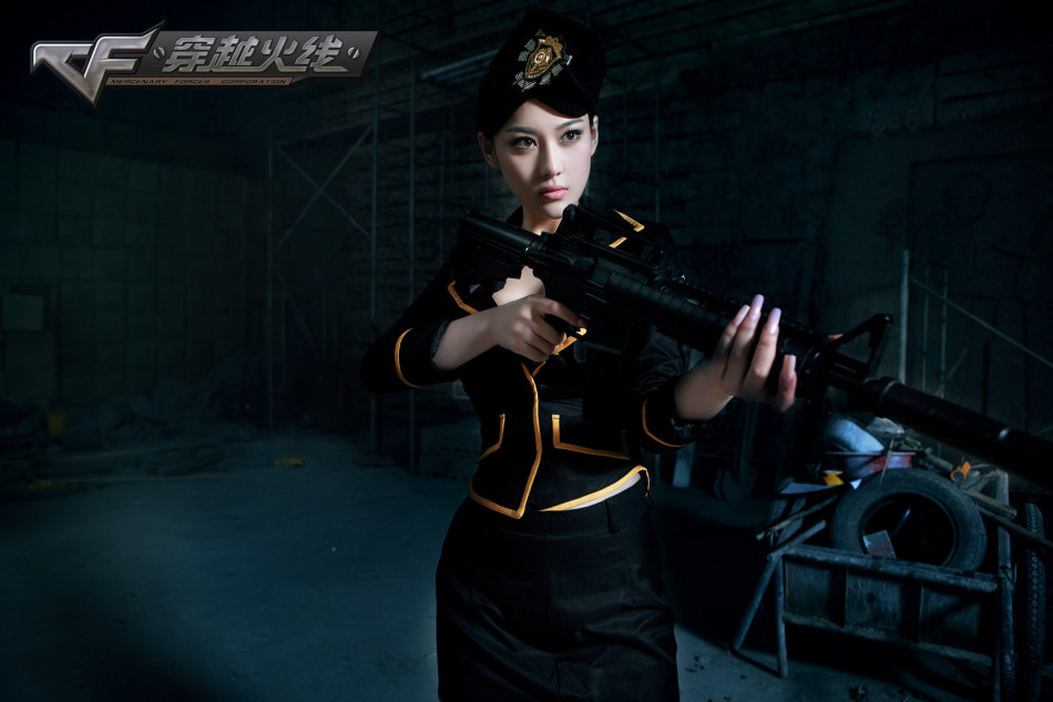 张馨予性感代言《穿越火线》