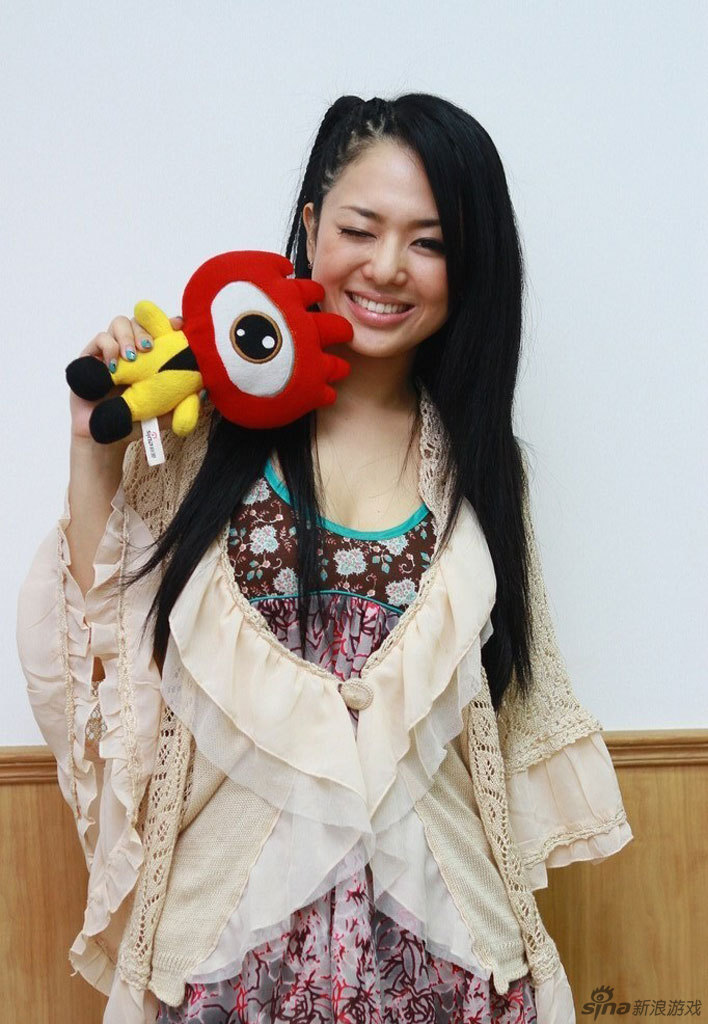 日本著名演员苍井空接受新浪专访