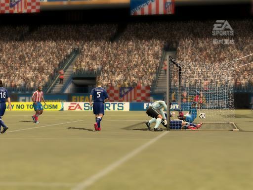 《FIFA Online2》游戏评测截图 CGWR分数：8.3分