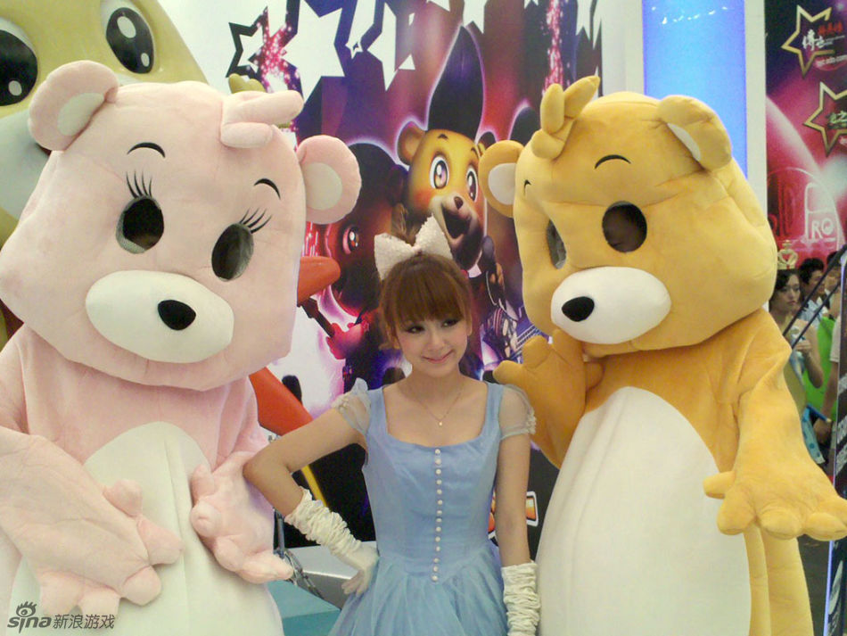 chinajoy全场最小玩家惊现小熊展台
