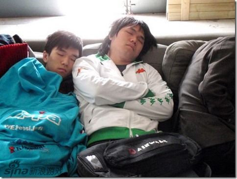 电竞职业选手睡姿大全infi各种小鸟依人