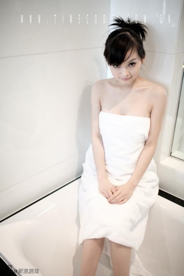 王若伊大胆开放写真